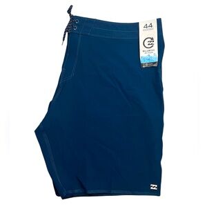 Billabong men’s size 44 NWT pro performance board shorts
